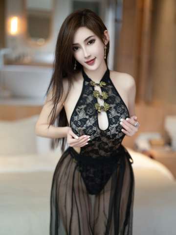 女神Carol周妍希黑色轻透薄纱配高叉连体衣秀丰满身材诱惑写真