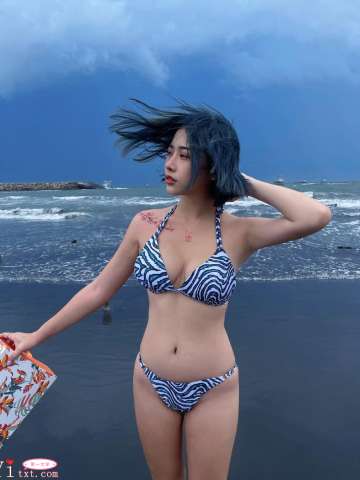 比基尼美女