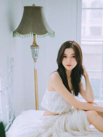 极品嫩模美女吊带长腿火辣丰满写真10p.rar