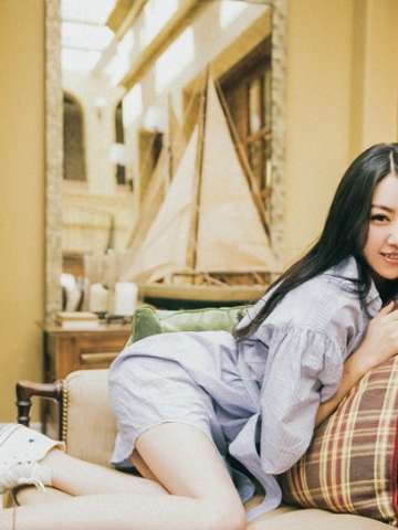 美女前凸后翘酥胸身材一流