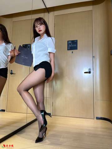 张思允 1- 油亮黑丝制服23P