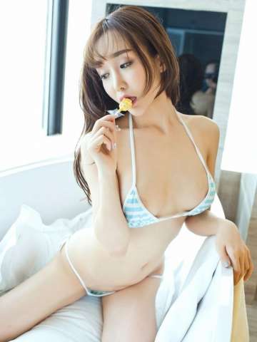 性感美女顾灿三点式内衣美乳诱人