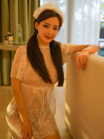 女神土肥圆矮挫穷普吉岛旅拍性感女仆装秀傲人豪乳诱惑写真